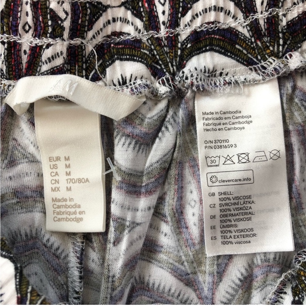 H&M Patterned Shorts - Picture 4 of 4